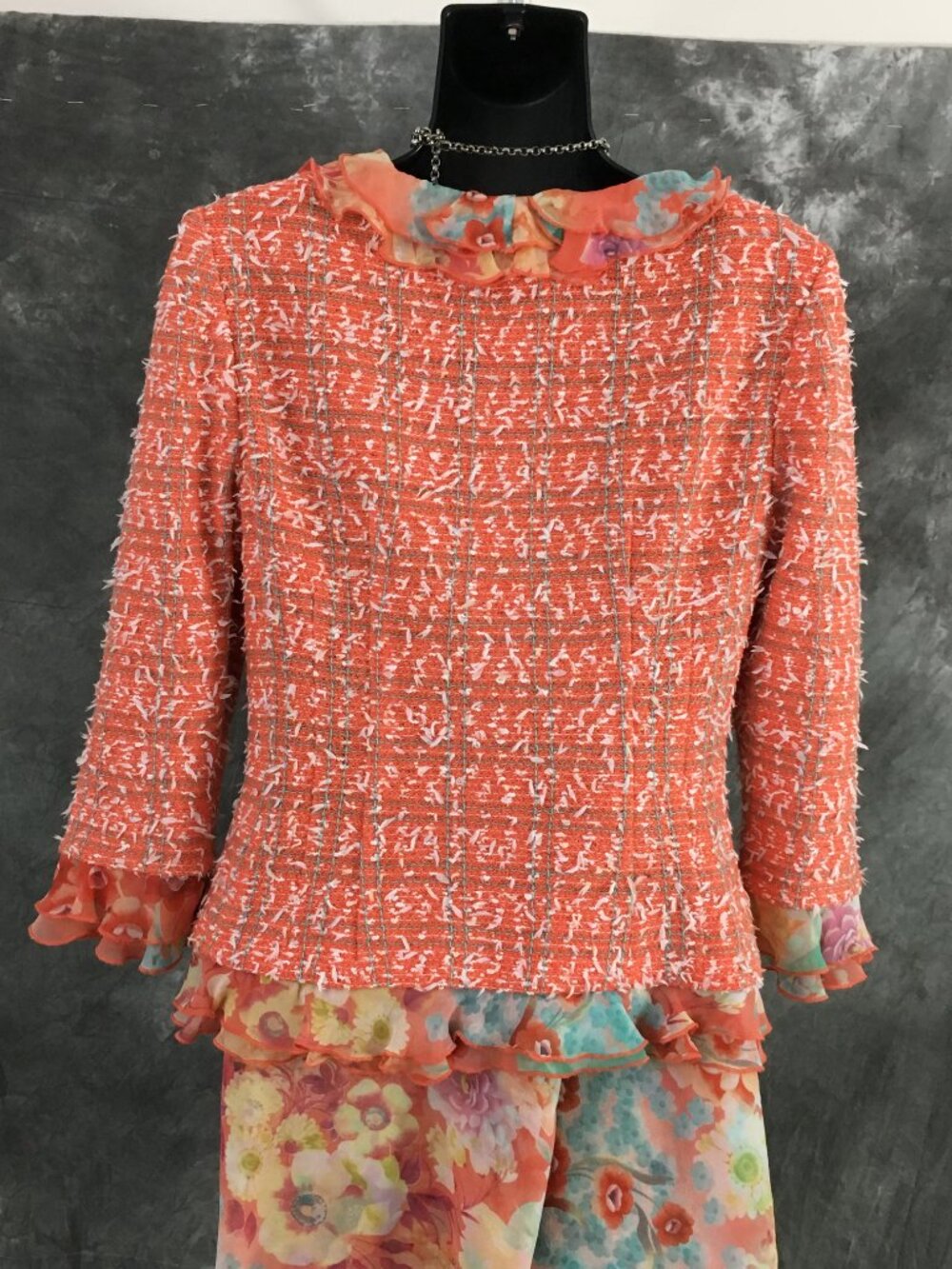 BEAUTIFUL St John couture knit couture coral multi jacket skirt suit size 4 - Picture 5 of 7
